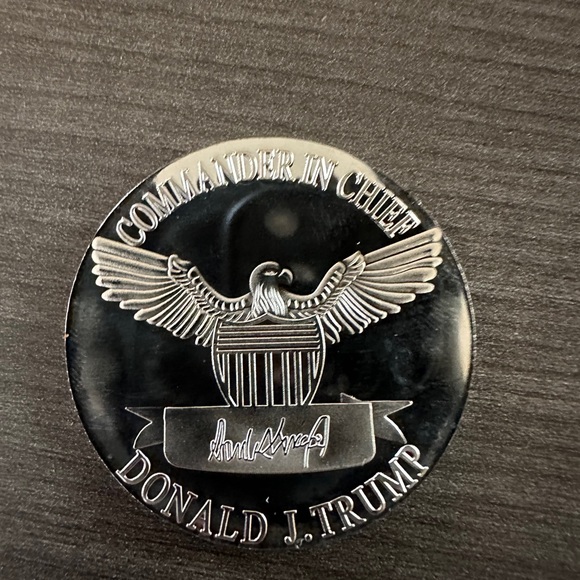 Donald trump Silver colored commemorative coin 2024 - Picture 3 of 3